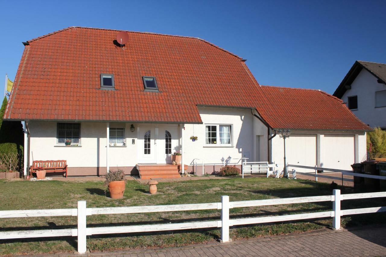 Ruhige Und Gemuetliche Ferienwohnung In Calden Buitenkant foto